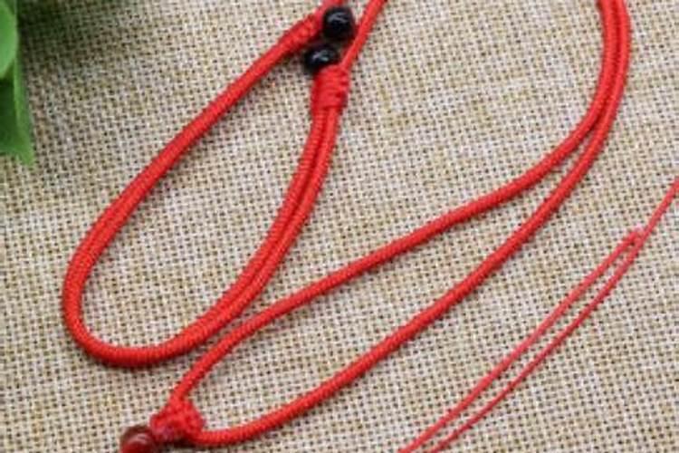 红绳子一般戴在哪只手
