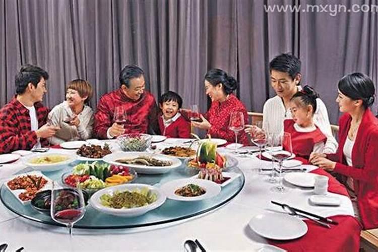梦见和家人在一起吃饭是什么预兆