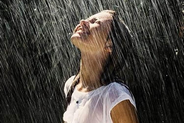 孕妇梦见下雨被淋湿