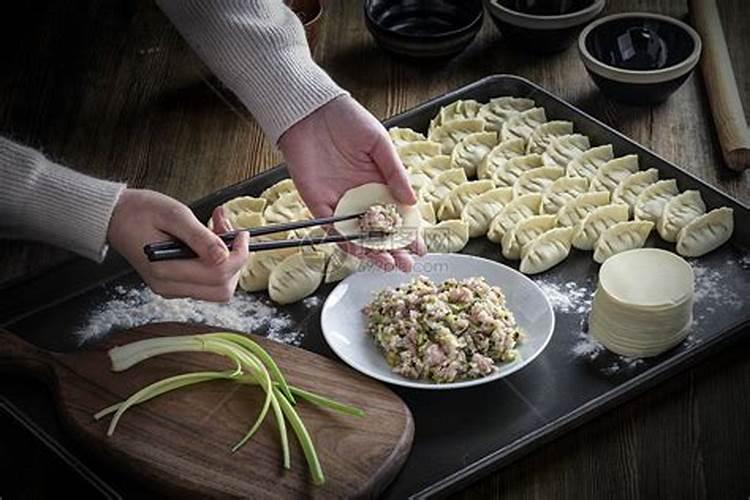 七月十五饺子祭奠放几碗？