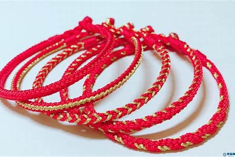本命年女性红绳戴在哪只手：八字命理解析与佩戴技巧？