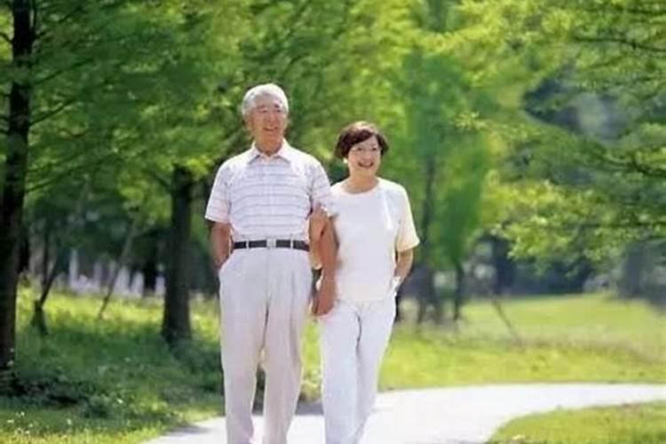梦见老人身体健康走路不稳
